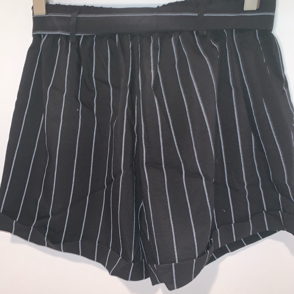 L’Academie dressy  pinstripe belted short